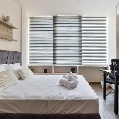 Aristotelous Plaza View